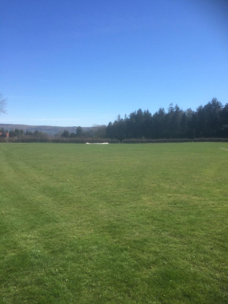 rhysd79's tweet image. 1st run gorgeous weather #testingtheknee #newseason @BCastleCricket