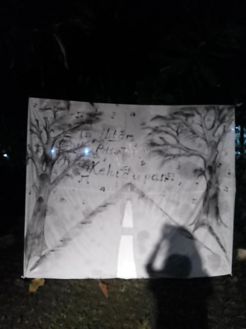 RadioSangkala's tweet photo. Radikals, kami akan live stream SALAPANAN @TeaterMishbah! #SelamatUlangTahunMISHBAH http://t.co/1bWlk8XiV3