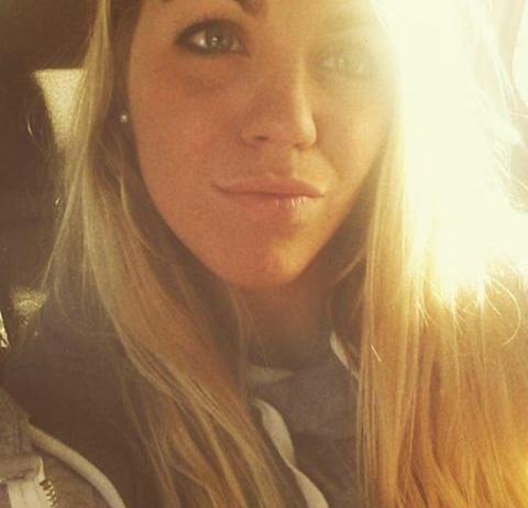 gh_AleYoli's tweet photo. @AlejandraGh15 @Gh15_Yolanda os queremos hacerme una señal que lo a veis leído sois lo mejor que me a pasado nunca❤❤😍 http://t.co/pOCgpgVcbr