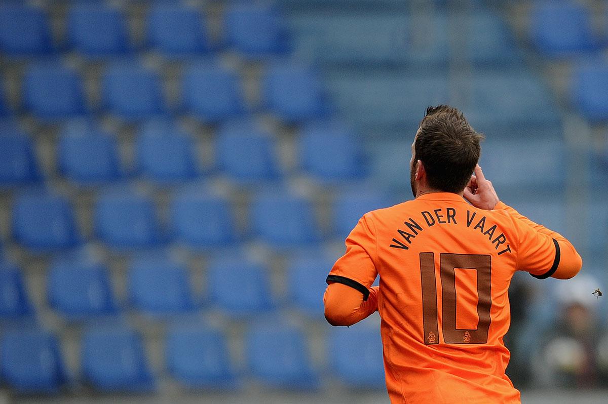 A3Noticias's tweet photo. Van der Vaart: "Terminaré mi carrera en el Cádiz" http://t.co/kaqJAuWEbD http://t.co/U524KhgYEI