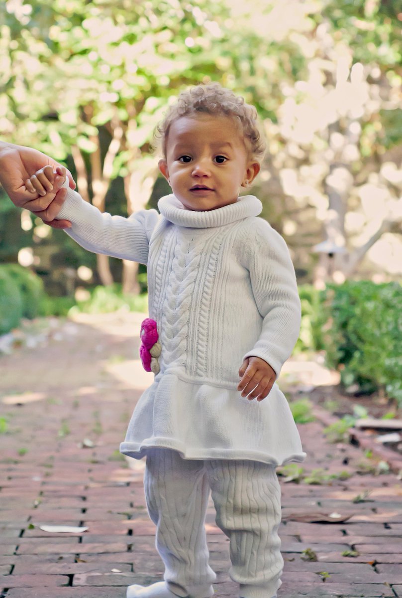 DACIAUNQ's tweet photo. I wanted #myfirstTweet to be of my sweet Isabel. #Romanian #gorgeous #mixedbabies http://t.co/cYgmnmNXbW