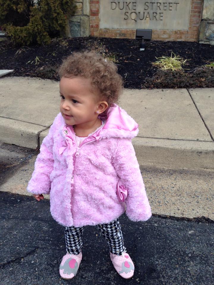 DACIAUNQ's tweet photo. I wanted #myfirstTweet to be of my sweet Isabel. #Romanian #gorgeous #mixedbabies http://t.co/cYgmnmNXbW