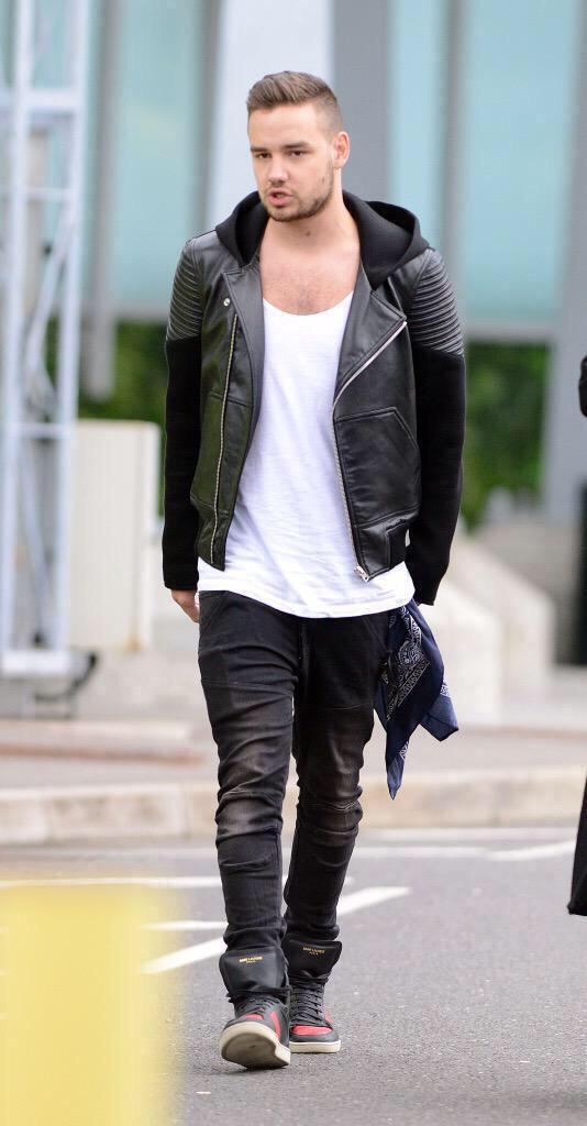 m_zhlnl's tweet photo. バンダナ腰につけるとかまじシャレオツ

I vote for #OneDirection #TheyerTheOne @radiodisney http://t.co/KRfspMRBIo