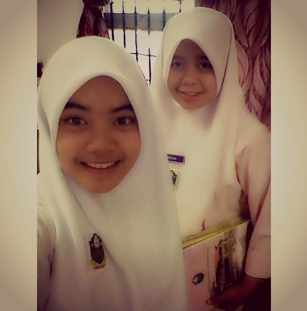 najwaroslan3's tweet photo. TB with Bestie ....Budak Sekolah
#wawa_wawiii http://t.co/o0FgZcNyYD