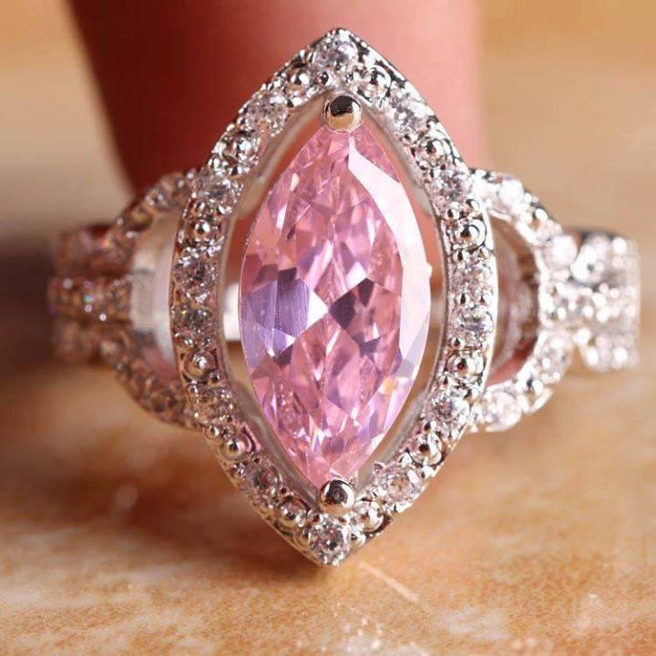 WakeelJewelry's tweet photo. قريباً في الرياض
تشكيلة واسعة من الخواتم المطلية بالذهب طلاء عالي الجودة ومرصعة بأحجار التوباز الزهري والأبيض الصناعي http://t.co/ieKbsicKsw