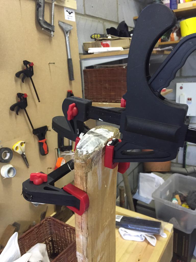 The_BatDoctor's tweet photo. This bat looks like it's going to make it. It's  the bat on the right. #BatDoctor http://t.co/LECb6Pxwfg