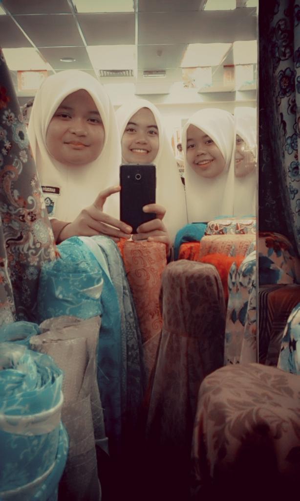 najwaroslan3's tweet photo. TB With Ipah N Tqkah....
#Kamdar
#wawa_wawii http://t.co/n2QdmLPrE3