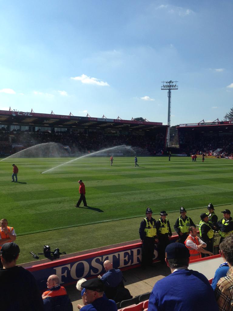 _sarahgould_'s tweet photo. What a lovely day for a football game! Sunbathing at @afcbournemouth come on you blues!!! #BCFC http://t.co/2ZmfW32Pwc