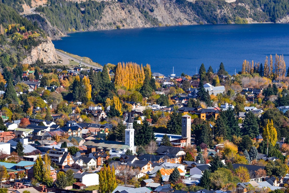 interpatagonia's tweet photo. #BuenLunes a  todos! Empezamos esta semana con esta vista de otoño de #SanMartíndelosAndes. http://t.co/TOzKVNZWbp