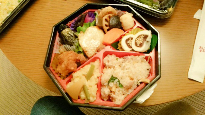 撮影終わってお弁当もたべたよ󾭠 今日１日、監督さん、スタッフさんメイクさん、カメラマンさん、男優さん、ありがとうございました󾭠 今日の作品は夏頃にはつばいだよ。 わかり次第みんなにお知らせします󾭠 http://t