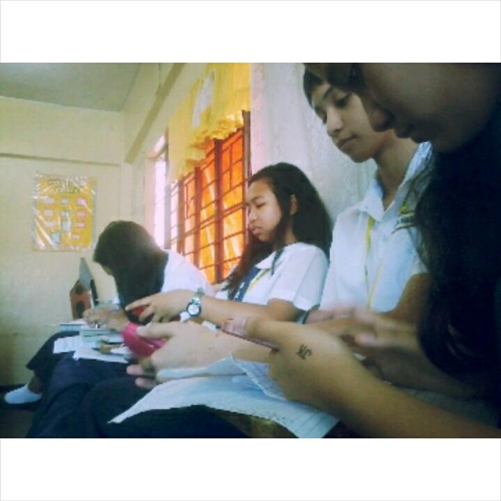 iamdeni_'s tweet photo. #ThrowbackFaces๐ #SolvingMath @_Iamjhaaaaa @baek_jung_kim @LooveesV http://t.co/7Om8alEWv1