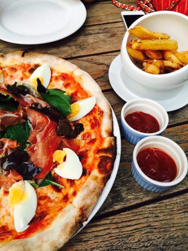 STrebeccatan's tweet photo. Happy hour + simple eats #dapaolo #hollandvillage #foodporn #pizza #fries #prosecco #mondaysarentsobad http://t.co/kDMd6gkC1N