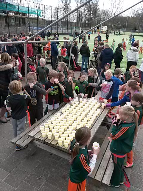 Nog voor iedereen wat limonade &amp; een diploma en dan is het afgelopen. Wat een succes!