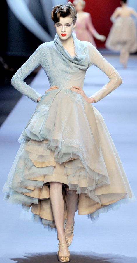 olivia_davis8's tweet photo. Christian Dior Haute Couture Spring Summer 2011 http://t.co/EWMnZpZd1E