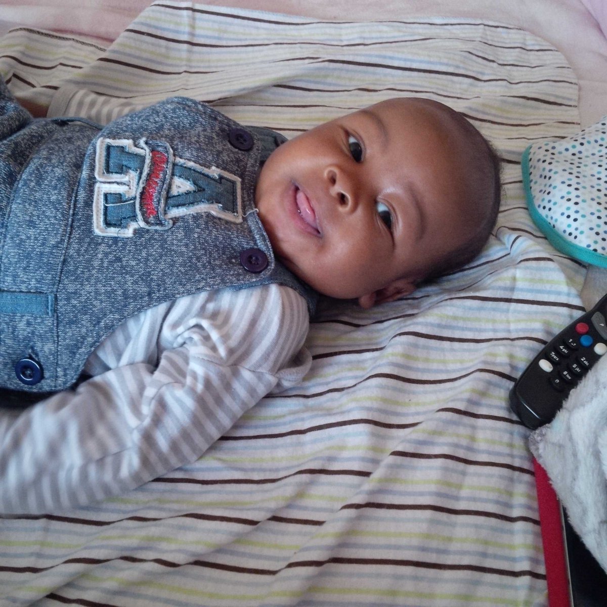 Kaybeelavigne's tweet photo. Showing off his 2 month old smile!! My boy is growing!! #mommy_vibes http://t.co/EPTFXlkNiK