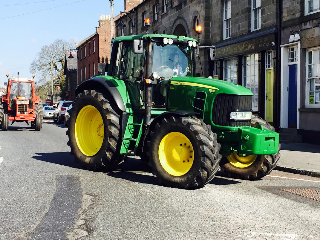Video: Hundreds of tractors in rally around Mid Ulster midulstermail.co.uk/what-s-on/arts…