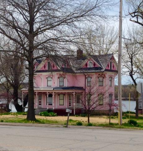 pixieperfect191's tweet image. This is the house I want in Warsaw. Lol