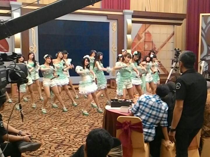 usus14jari's tweet photo. JKT48 at ILK TRANS 7 tanggal 21 April 2015 http://t.co/wQxqc0auwS
