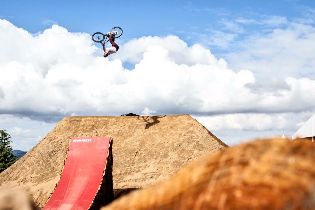Sick shot of <a href="/JulesLangeard/">JL</a> during practise <a href="/Crankworx/">Crankworx</a> !  #flyinghigh #freestyle