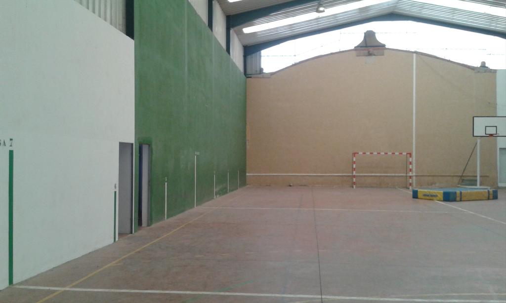 iker_pelotari's tweet photo. Fronton de #CeinosDeCampos hoy http://t.co/LlfPMcW2Xf