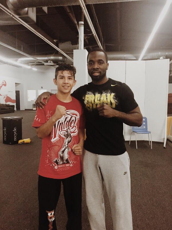 TerrellGausha's tweet photo. “@chriszjj: Great training today with the big bro @TerrellGausha http://t.co/cvdYp3dZZt” Always bro #Hungry4Life 👊