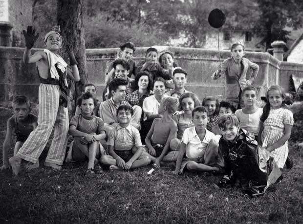 ttottespelette's tweet photo. “@LeMondeHistoire: 6 avril 1944 : Ordre de Klaus Barbie, la Gestapo arrête 44 enfants juifs à l'orphelinat d'Izieu. http://t.co/BDJjRFE65K”