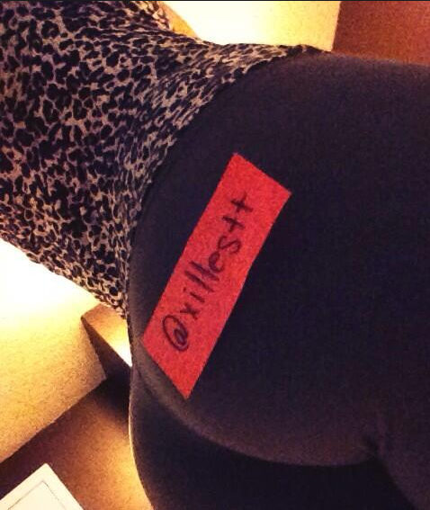 KimGotBooty's tweet photo. My first fansign for my girl @xillestt <3 http://t.co/MF1HaZMSWX
