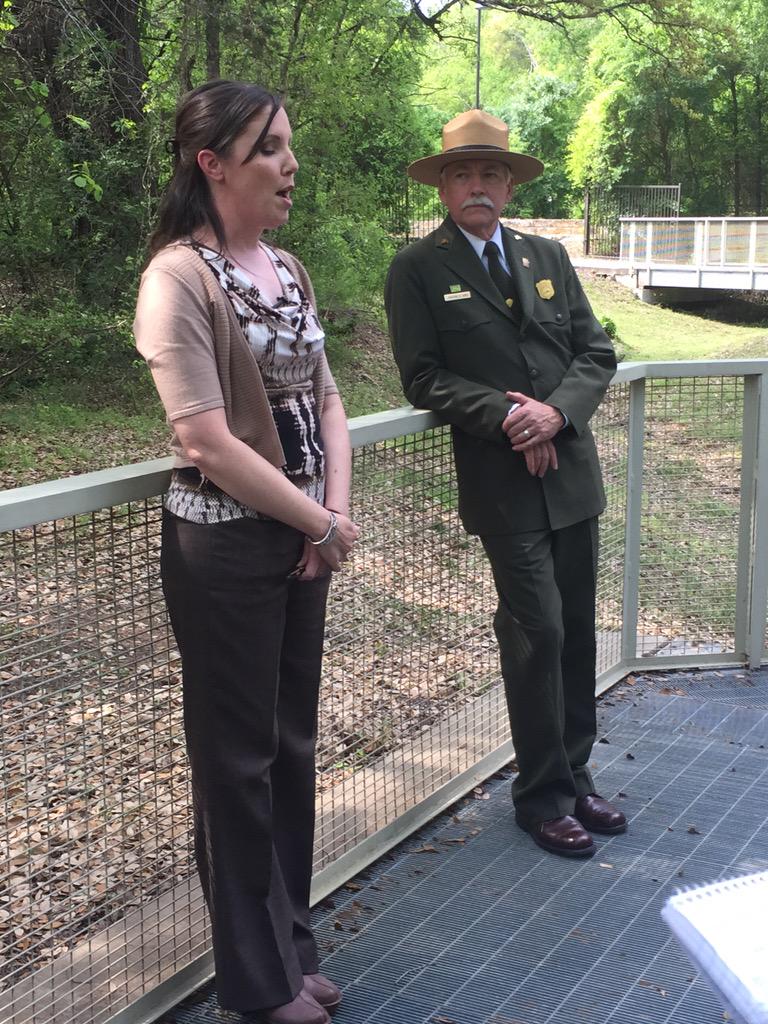 BethanyMooreTV's tweet photo. National Park Services Director Jon Jarvis visiting the @WacoMammothSite today @kwtx @NatlParkService http://t.co/4Ag540MZG1
