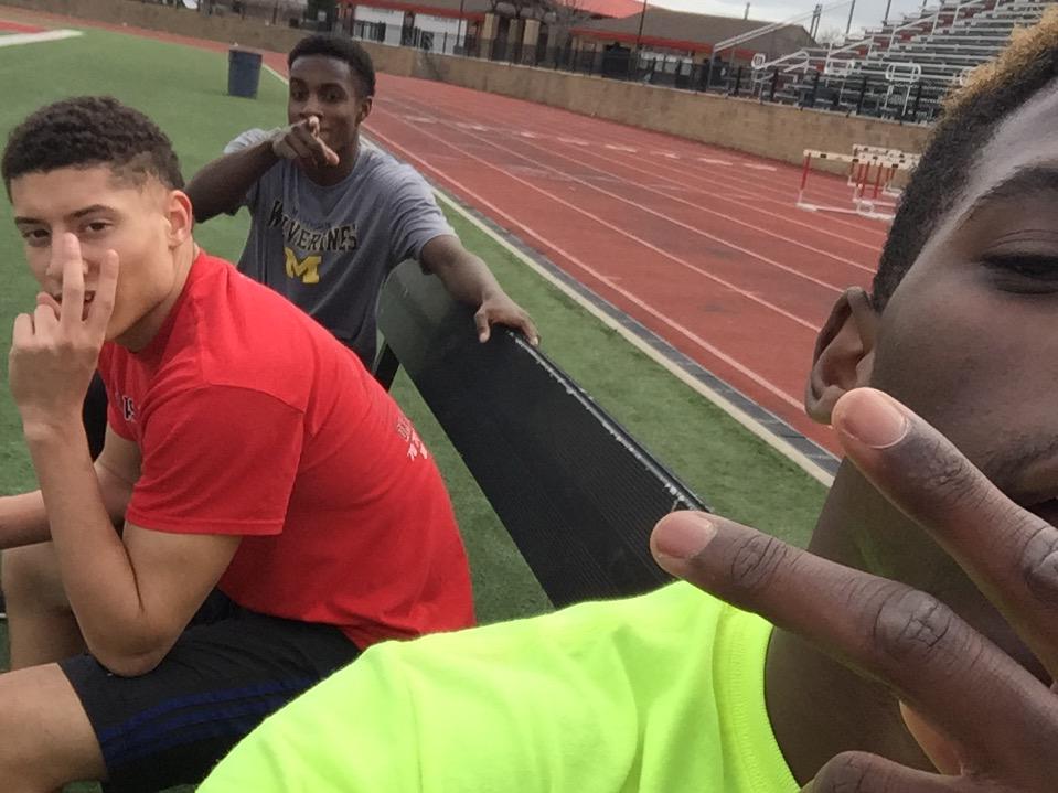 ___MC6___'s tweet photo. Crusty Knuckles and Workouts ππ¨ #ektrack http://t.co/6Oao5tISJx