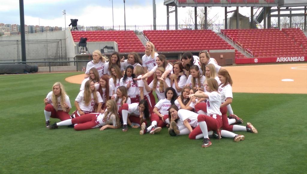 RazorbackSB's tweet photo. And having some fun on photo day - look out for coaches photobombing you though http://t.co/dlcIAaJDp4