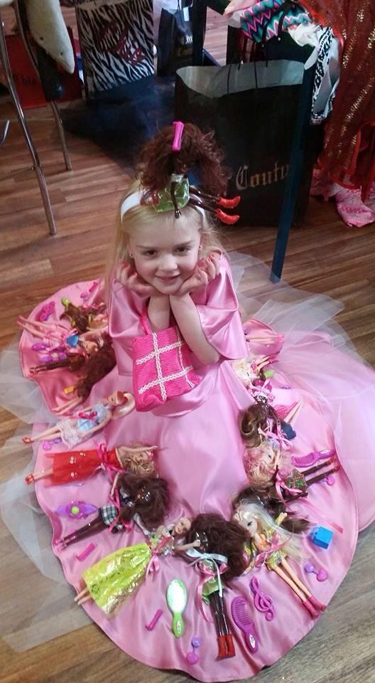 ChioCouture's tweet photo. Lookin fab in Chio Couture ...<3 princess Lola with dolls of all cultures! Handmade @ChioCouture http://t.co/FS0bAjLwRw