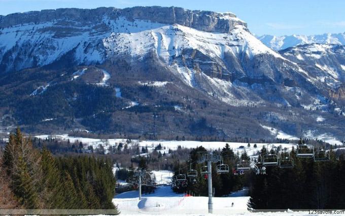 OnLineSkis's tweet photo. #Ski C'était la #Dernière pour #Aillon-Station
La Quinquagenaire ne se porte pas si mal.
 http://t.co/BHciIvYiHe http://t.co/1muZZmFxcS
