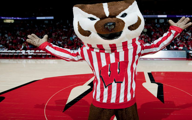 DCAdventureCntr's tweet photo. Go Get Em' Boys! Bring home that Championship tonight! #slamdekker #frankthetank #Badgers #MakeEmBelieve http://t.co/eXs4IYhRnr