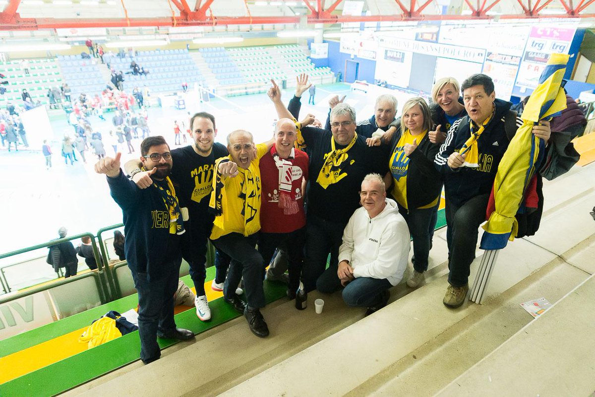 AltotevereCdC's tweet photo. #ThisisVolleyball @AltotevereCdC - @BluVolleyVr #quellichelatribuna #maraiagialloblu #SuperLega http://t.co/Y9KMN3dsm4
