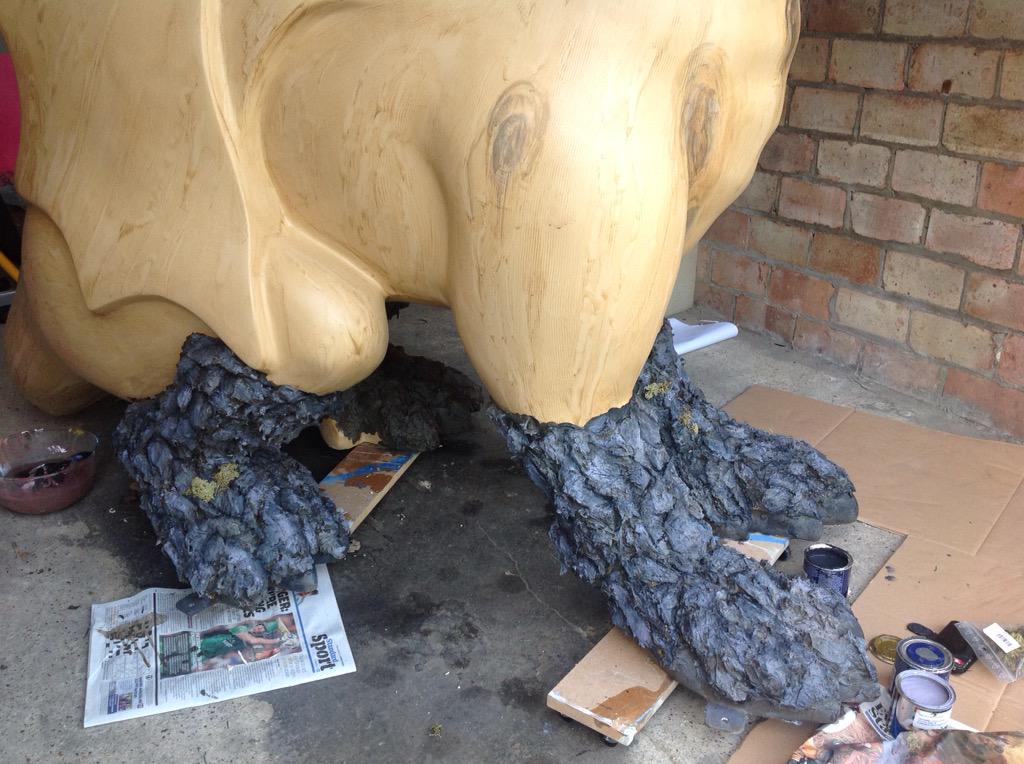mandiipopeart's tweet photo. @Wild_in_Art @joineryyard @GoGoOakley @GoGoDragons2015 bark feet are almost there... #ggd15 #thedragonsarecoming! http://t.co/vx99cZcG7G