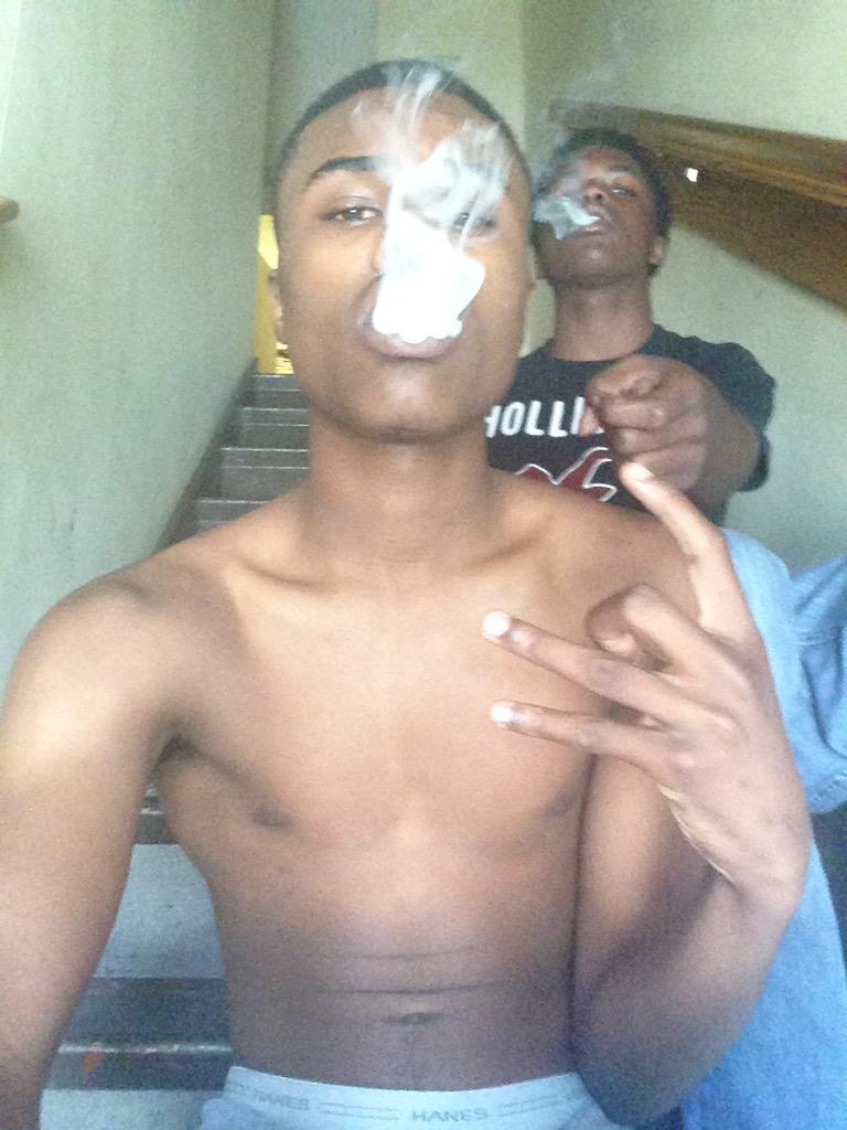 DollaSigns400's tweet photo. Cooling 😈😈 http://t.co/lJH78qr6n8