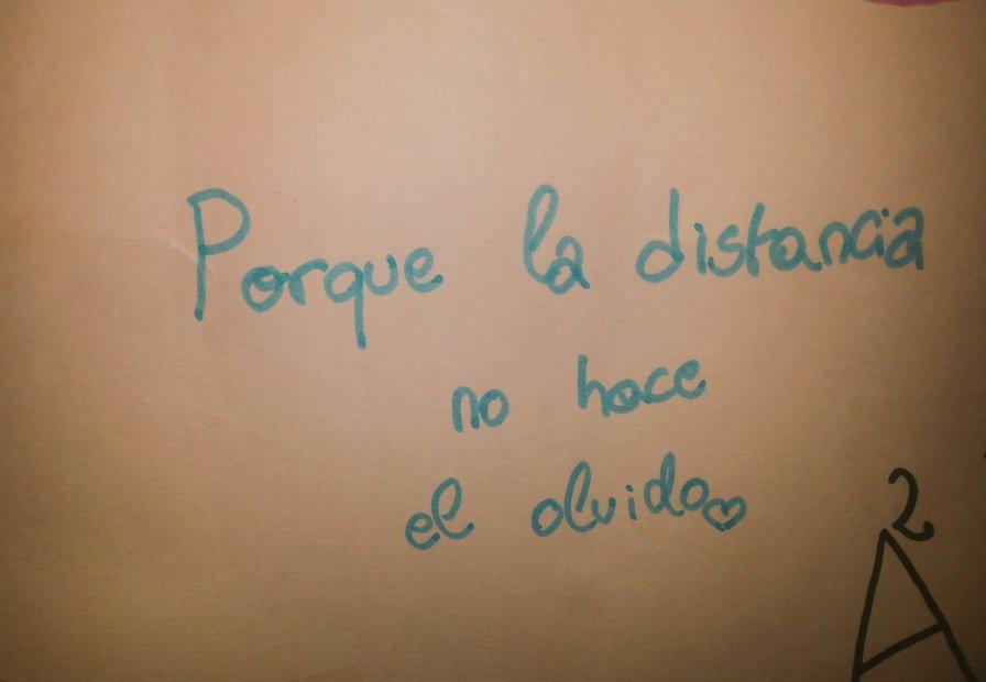 AnnaGuiral97's tweet photo. Como me alegra cada día, mis niñas son las mejores @AgusMachado97 @raqueluxi_97 🔝👑💕 [la distancia no hace el olvido] http://t.co/mRxNGb3svS