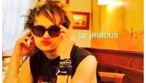 TrippingMikey's tweet photo. Ur jealous #TheyreTheyOne #5SecondsOfSummer @radiodisney http://t.co/FGzZnqiQym