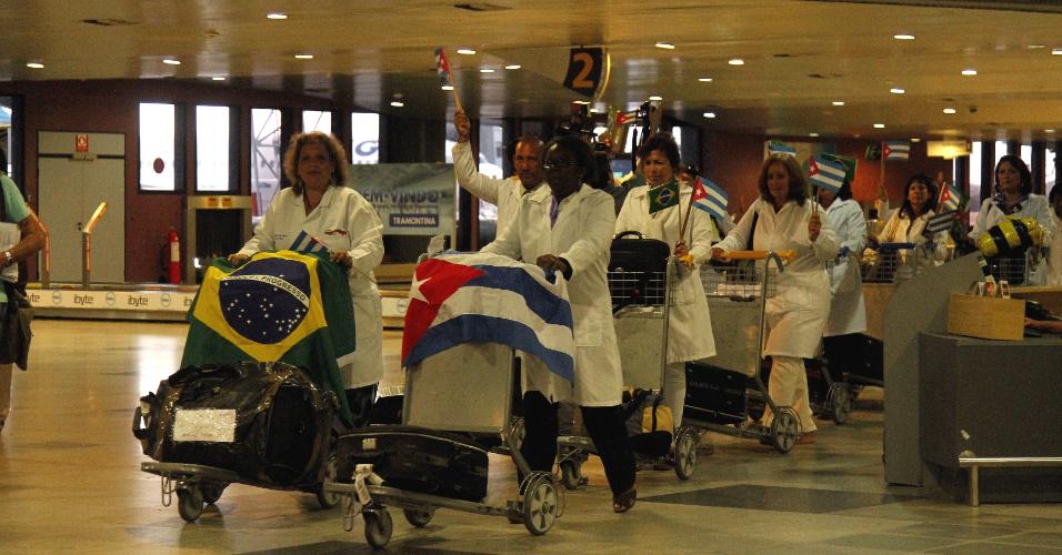 UczaiPedro's tweet photo. #MaisMedicos 100% da demanda atendida em SC. 420 profissionais em 218 municípios. Mais saúde para o povo catarinense! http://t.co/wLOuASbO60