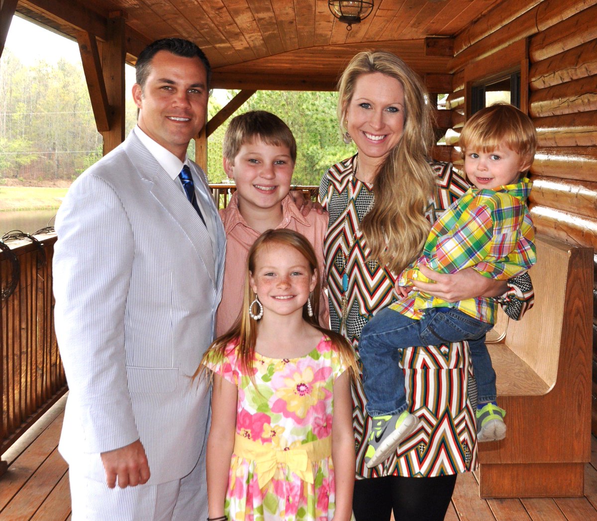 MicahMay123's tweet photo. The May Family. Micah, Lindsey @lindseymay__ , Zander, Zavery and Zion. http://t.co/RMP3a8M1Fh