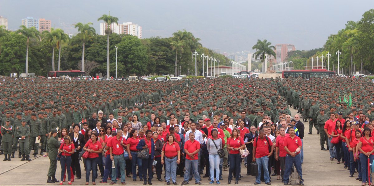 Prensa FANB (@prensafanb) on Twitter photo <a href="/vladimirpadrino/">Vladimir Padrino L.</a>,militares y civiles de FANB firman voluntariamente en repudio a la injerencia #NoTeQuedesSinFirmar <a href="/vladimirpadrino/">Vladimir Padrino L.</a>,militares y civiles de FANB firman voluntariamente en repudio a la injerencia #NoTeQuedesSinFirmar