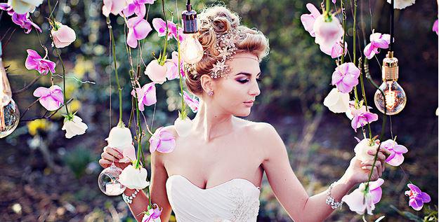 A Midsummer Night's Dream - Spring wedding inspiration from the blog: bit.ly/1DF0LoR
Photo: <a href="/TeresaCphotog/">Teresa Cunningham</a>