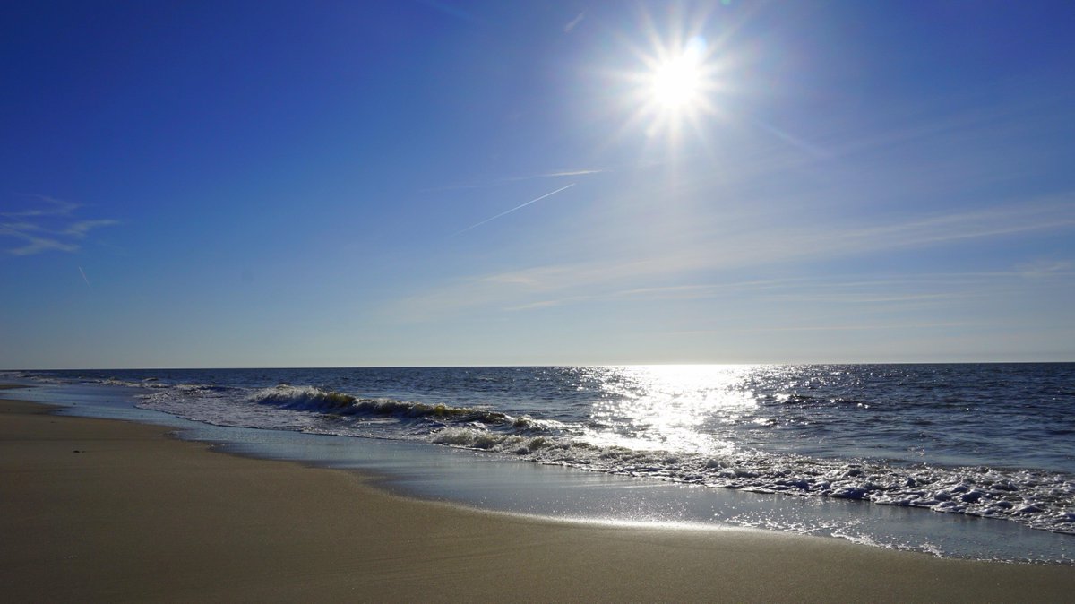 Die Ostergäste sind abgereist, auf Sylt wird es ruhiger. Das geniale Wetter bleibt. Wie hier beim Strandspaziergang.