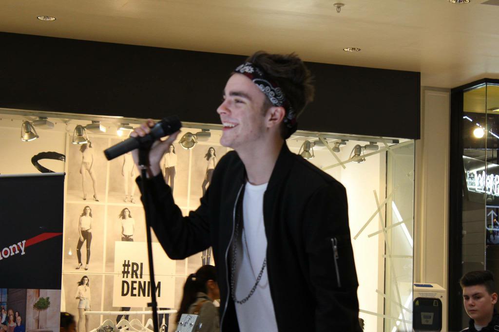 x_lilymay_x's tweet photo. RT this if you would like to see @Natinfinitum on the lineup for Margate @SoccerSix http://t.co/z6VslSeWRE