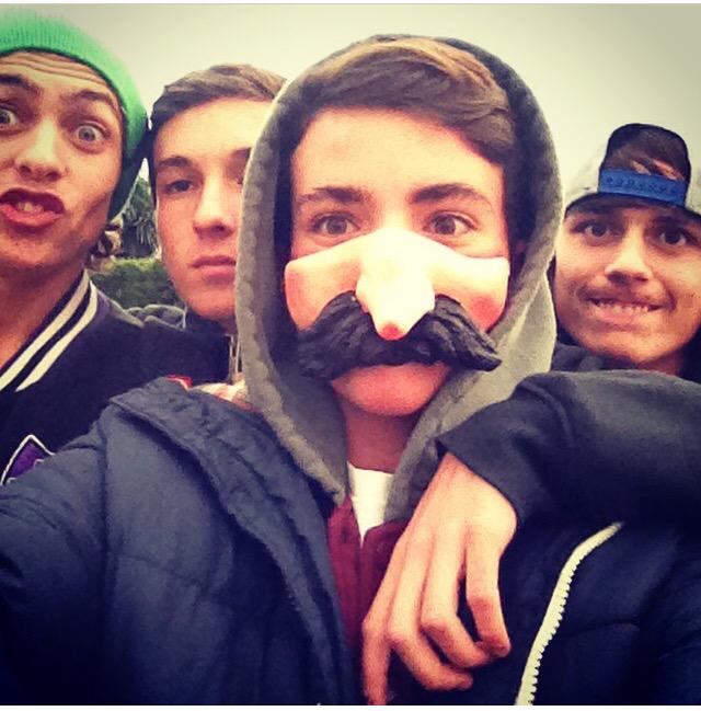 ianpaulsen's tweet photo. Ya putas ganas d star rodeaao de mis hermanoosss!👌😏😏 @Pablo_YG @PablitoSeegura @burton_nico http://t.co/VXLQtnYkmI