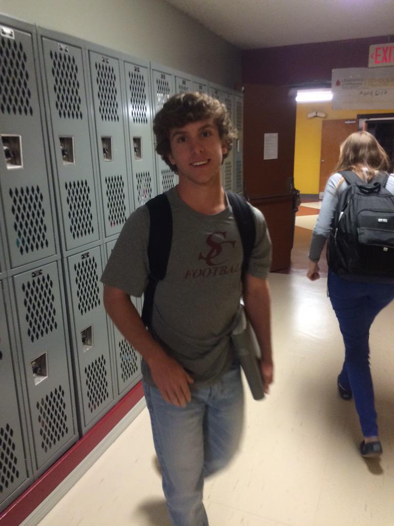 bozedoingthings's tweet photo. Boze going to class http://t.co/pdg9ybJd5h