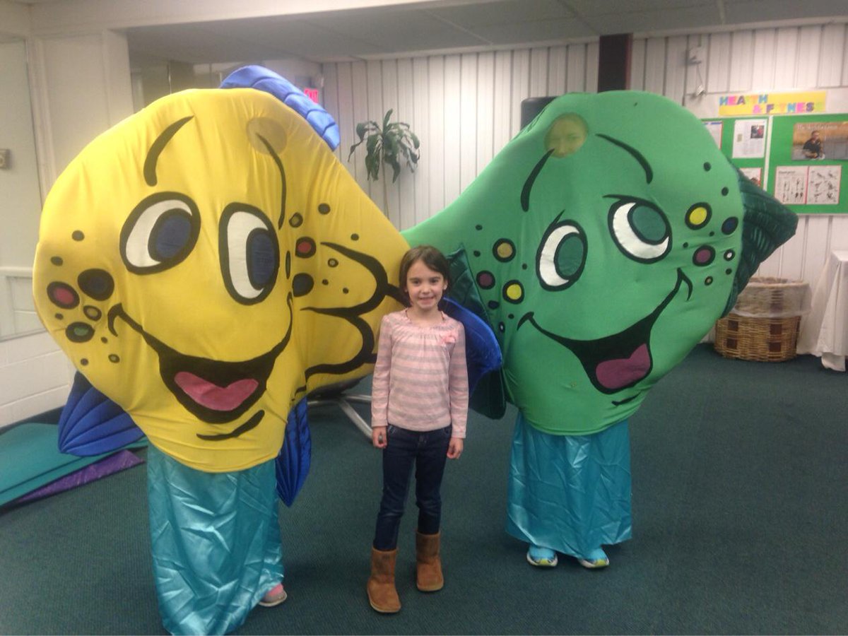 Njswim's tweet image. Made a new friend! #njswim #learntofloat #safer3