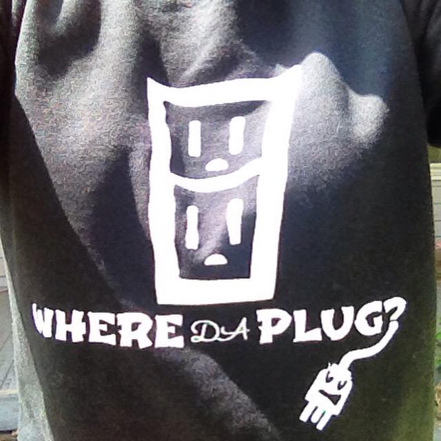 ewirerunner's tweet photo. This sweatshirt was gifted to me at the #wakaflaka show perfect for the #electrician! #wheredaplug ? I got you! http://t.co/1nCnTLFeCu