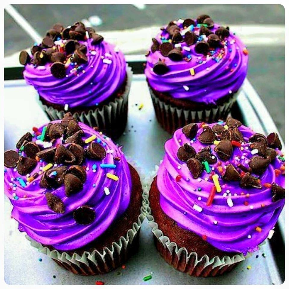 dessertlust's tweet photo. #DessertLust #cupcakes #frosting #sweets #dessert #yummy #chocolate #sprinkles #foodie #cantresists #tastesogood http://t.co/OQ1UsgJIEP