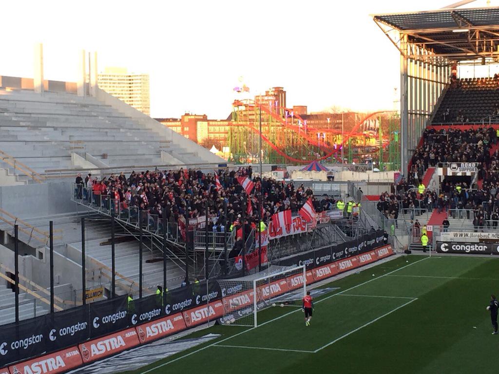 FussballFan's tweet image. "@11schaar: Better not hüpf #Ostermontag #Hellmich  #FCSPF95 http://t.co/dk5WufgOn8" | Wie früher in Zwickau. #wesa